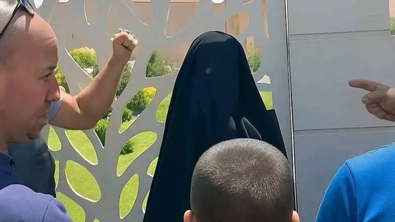 قضية "سيدة العلمة" وتفاصيل وقوعها ضحية للجهل والهوس الجماعي