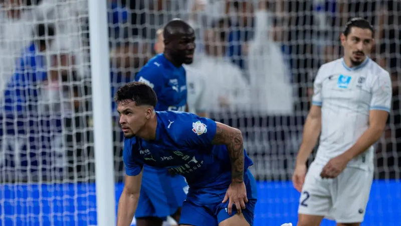 نتيجة وملخص مباراة الهلال والأخدود.. ثنائية ليوناردو تقود الأزرق لفوز غالي