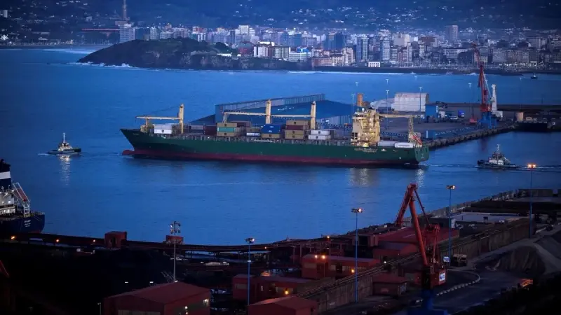 تحالف دولي مستعد لتأمين مضيق هرمز.. وتحذير شديد لإيران