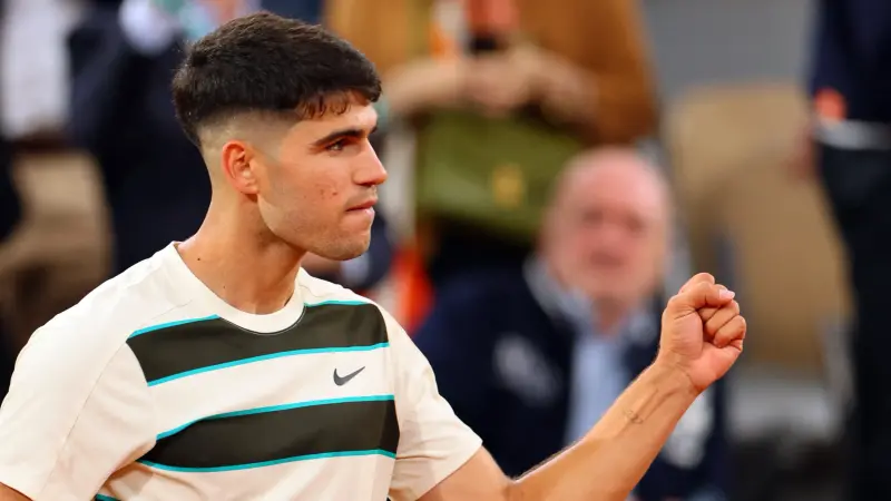 رولان غاروس - عبور ألكاراز وشفيونتيك وخروج مفاجئ لكاسبر رود