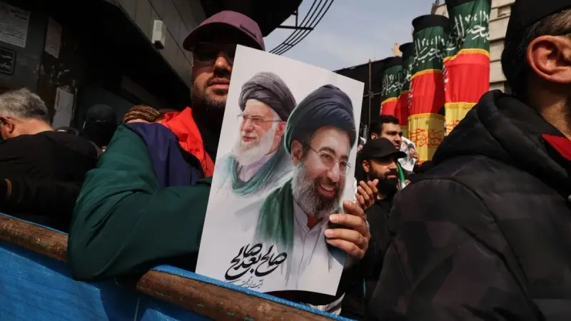 مجتبى خامنئي: إيران ستثأر لدمائها.. وإغلاق مضيق هرمز مستمر