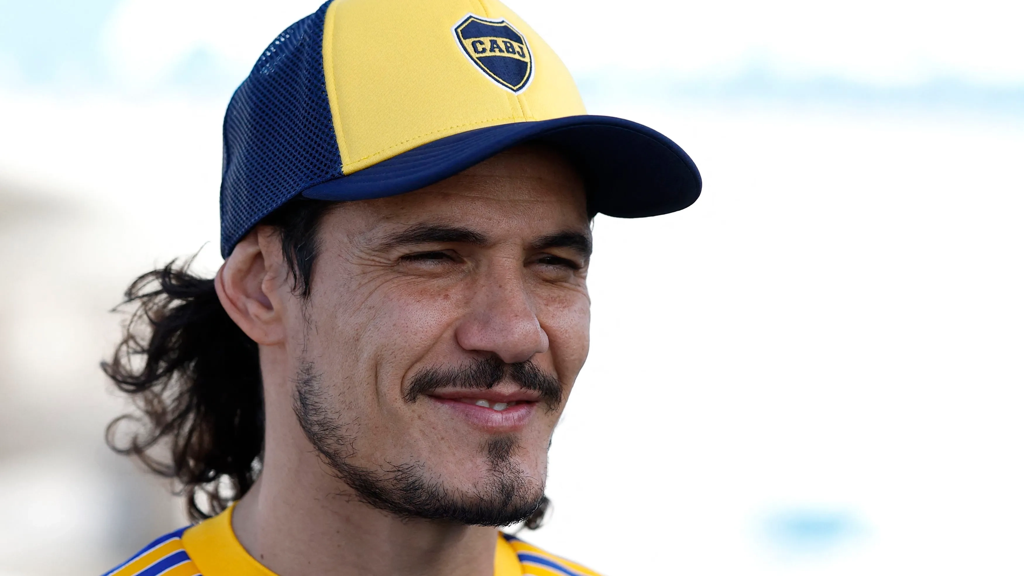 إدينسون كافاني يتعرض لموجة من الانتقادات في الأرجنتين.. هل حان وقت الاعتزال؟ 