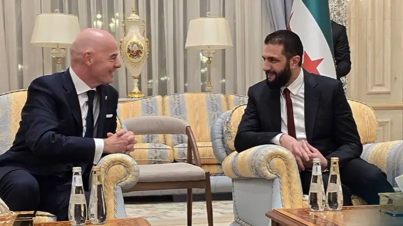 الشرع يلتقي رئيس "الفيفا" في الرياض.. ما السبب؟