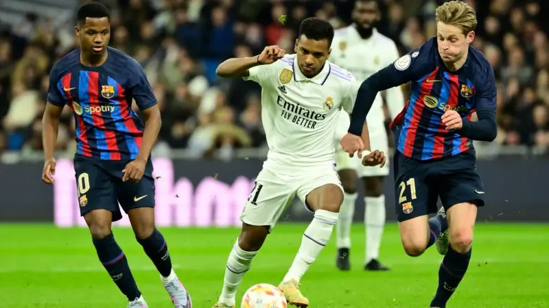 كلاسيكو.. برشلونة يسقط ريال مدريد بهدف عكسي في عقر داره