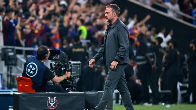 ملك المباريات النهائية.. كم عدد ألقاب هانسي فليك مع برشلونة بعد حصد السوبر الإسباني؟