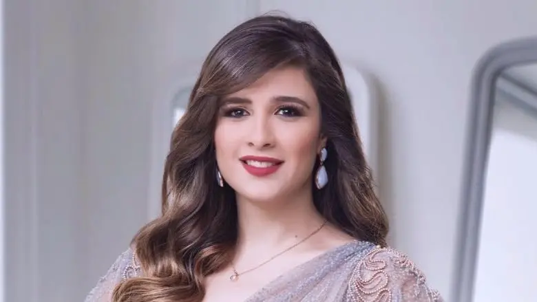 فيديو - ياسمين عبد العزيز تثير الجدل: إحلويت علشان بقيت سنغل