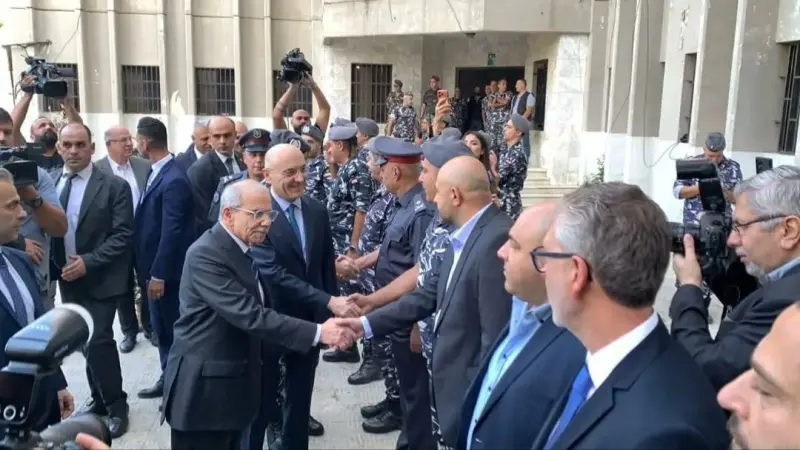 رئيس الوزراء اللبناني: الحرب لم تكن خيارنا ونواجه تحديات تفوق قدرتنا