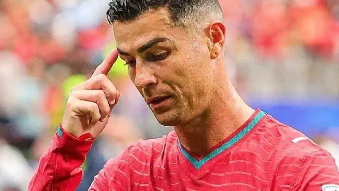 الاتحاد البرتغالي يوقف رونالدو مؤقتا (إكس) الاتحاد البرتغالي يوقف رونالدو مؤقتا (إكس)