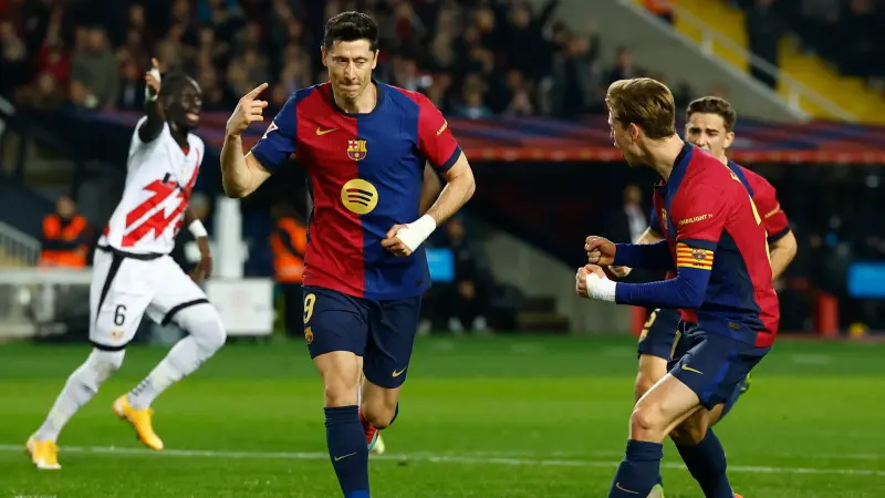 نتيجة وملخص مباراة برشلونة أمام رايو فايكانو - هدف ليفاندوفسكي يُعيد العملاق الكتالوني إلى صدارة الدوري الإسباني