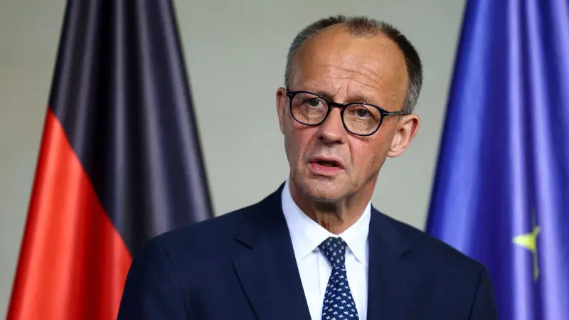 مذيعة ألمانية "تحرج" ميرتس.. وهكذا كان ردّه