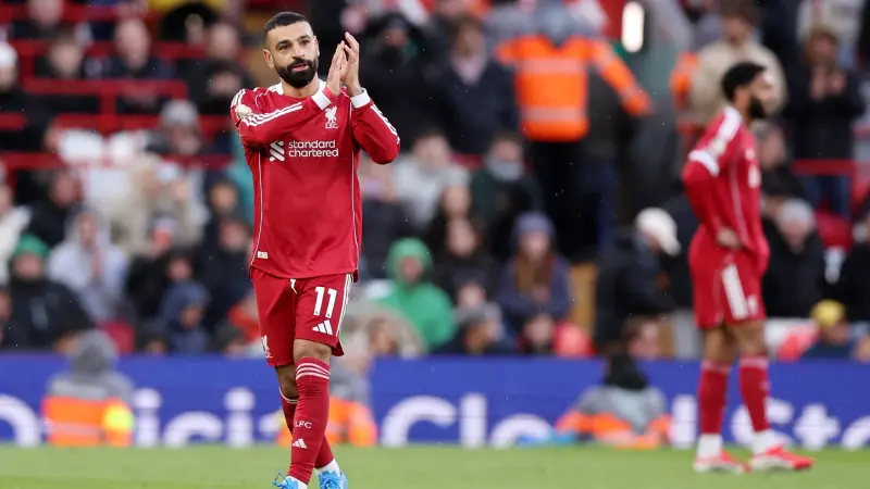 ليفربول يفتح ملف رقم 11 بعد رحيل محمد صلاح.. صراع ثلاثي على إرث الفرعون المصري