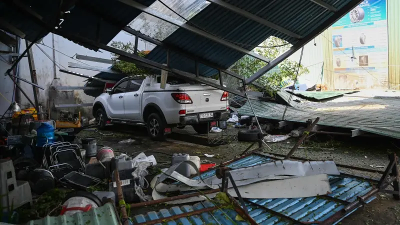 فيديو - إعصار "كالمايجي" يضرب فيتنام بقسوة ويترك خلفه الموت والدمار