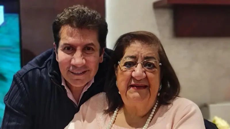 صور - هاني رمزي يودّع والدته بكلمات مؤثرة ويحدد موعد صلاة الجنازة