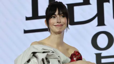 related_news_inside_blogsهدية القرآن لآن هاثاواي تشعل مواقع التواصل.. ما القصة؟