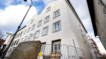 related_news_inside_blogsصور - تحويل منزل هتلر إلى مركز شرطة يثير الجدل