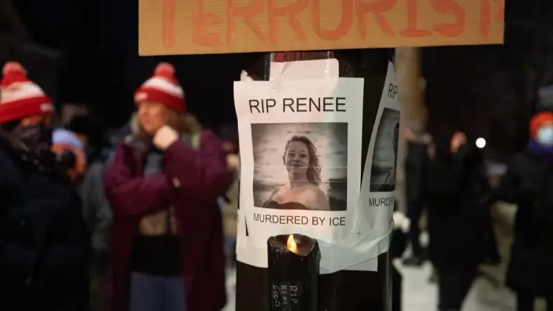 فيديو - ترامب يصف مقتل سيدة برصاص ضابط هجرة بـ"المروّع"