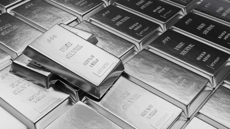 الفضة تلامس الـ100 دولار للمرة الأولى في التاريخ