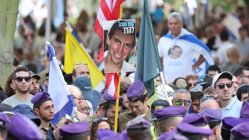 بعد 11 عاماً.. رفات ضابط إسرائيلي تُشيّع رسميا