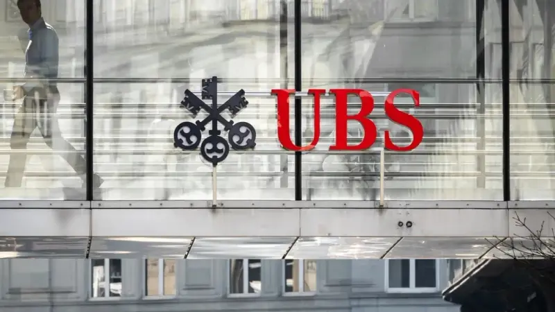 مجموعة "يو.بي.إس" السويسرية تشطب مئات الوظائف