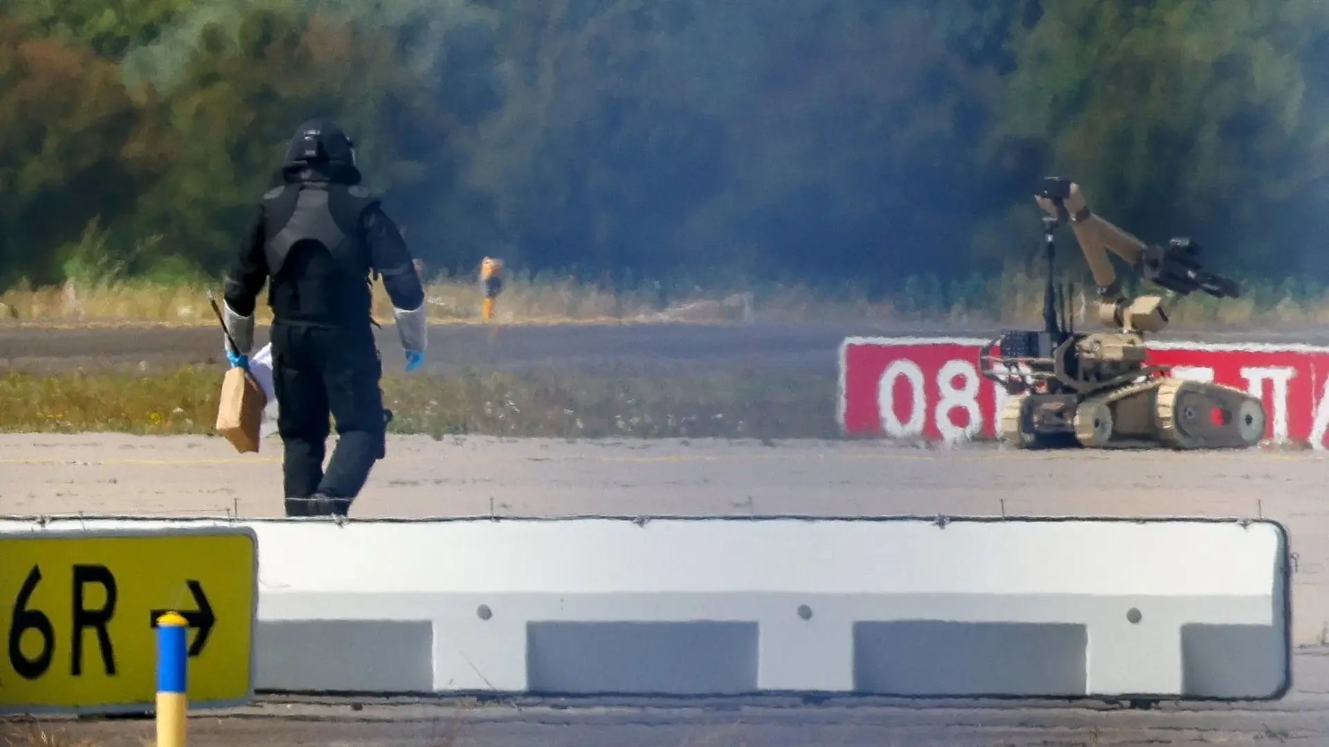 ألمانيا فتحت تحقيقا في حادثة استهداف مسيرة لمطار شحن (رويترز) ألمانيا فتحت تحقيقا في حادثة استهداف مسيرة لمطار شحن (رويترز)