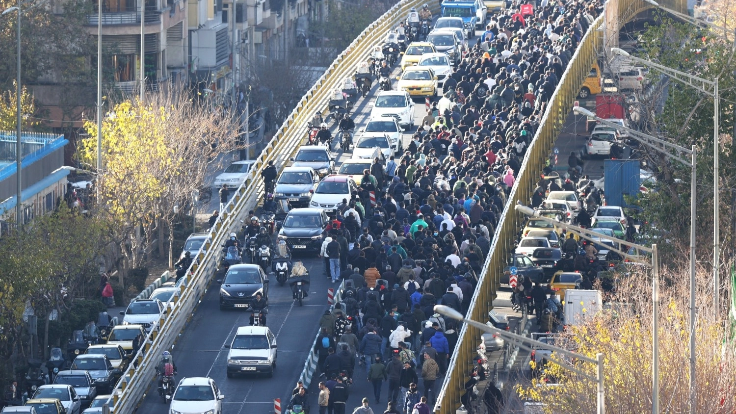 رسالة من الموساد للمتظاهرين الإيرانيين: نحن معكم في الميدان 