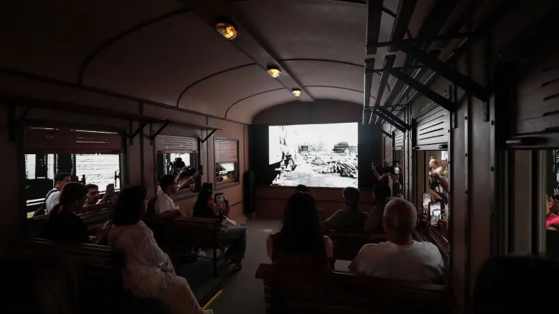 الجونة السينمائي يحتفي بمئوية يوسف شاهين بمعرض "باب الحديد"