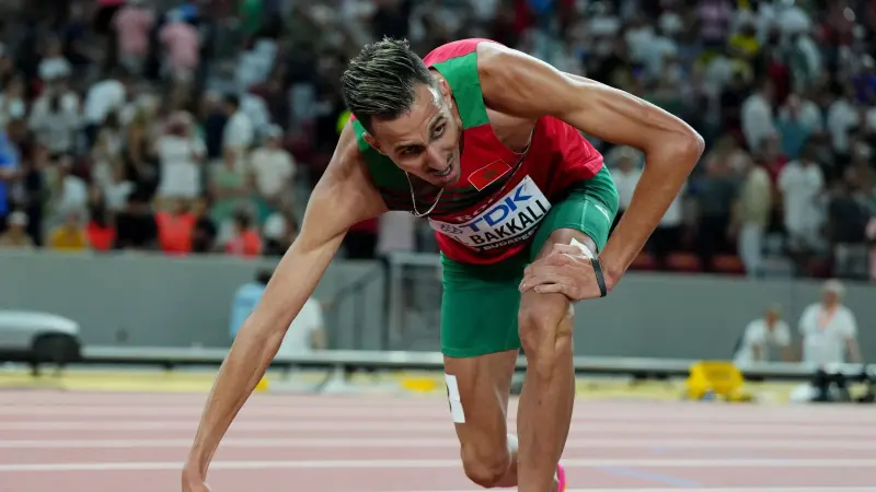 ما هو الزمن الذي حققه سفيان البقالي في سباقه في بطولة العالم لألعاب القوى؟