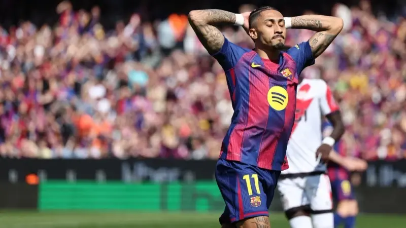 رافينيا يدرس مستقبله في برشلونة وسط اهتمام الدوري السعودي
