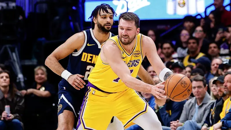 "تريبل دابل" مثيرة تقود ليكرز لقلب الطاولة على ناغتس