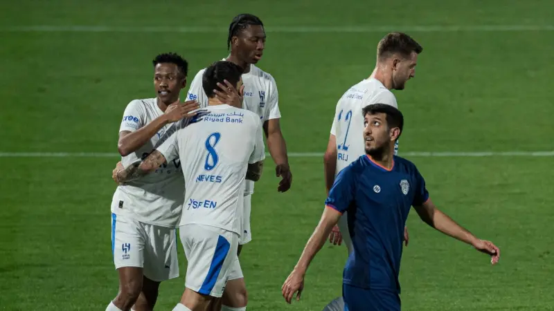 القنوات الناقلة لمباراة الهلال ضد ضمك اليوم في دوري روشن السعودي مع الموعد