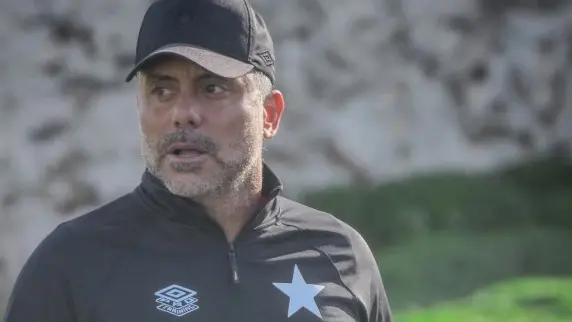 فيديو - دعم معنوي وتدخل لعلاج حمدي بابا حارس النجم الساحلي السابق