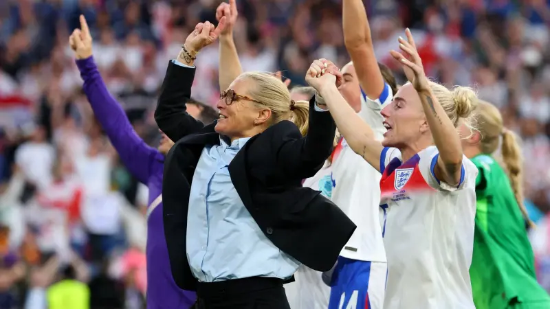 فيجمان تشيد بإنجاز سيدات إنجلترا.. ولوسي برونز تكشف مفاجأة صادمة