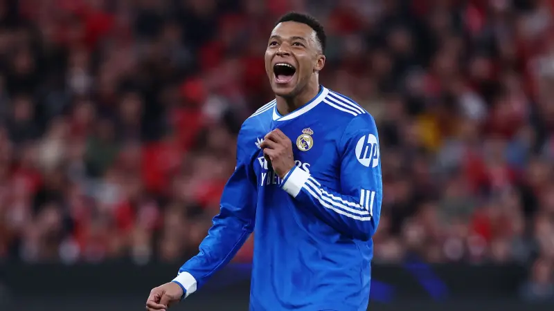 فيديو - أول ظهور لكيليان مبابي مع حبيبته الجديدة إستر إكسبوزيتو