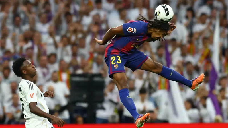 شرط غريب في عقد كوندي قد يُبعده عن برشلونة حتى نهاية الموسم