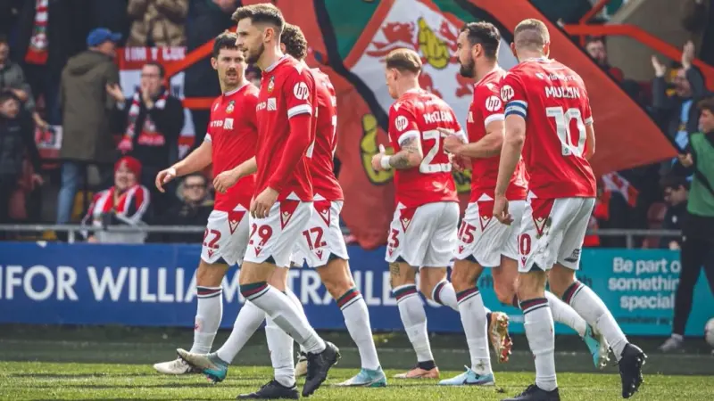 فيديو - قصة من هوليوود.. ريكسهام يصعد إلى الدرجة الثالثة الإنجليزية للمرة الأولى منذ 19 عاما