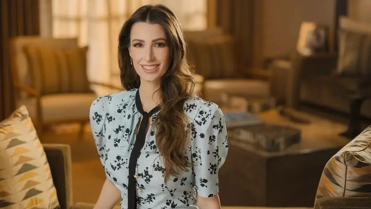 الأميرة رجوة الحسين ظهرت في مناسبات سابقة بتصاميم من علامات أزياء معروفة (إكس) الأميرة رجوة الحسين ظهرت في مناسبات سابقة بتصاميم من علامات أزياء معروفة (إكس)