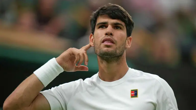 بعد الفوز على روبليف في ويمبلدون.. هل أظهر ألكاراز غرورًا غير مبرر؟