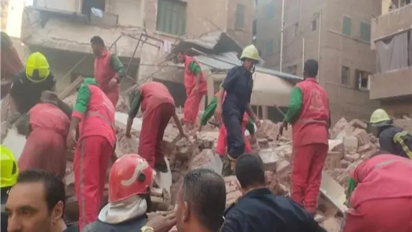 "كأنه يوم القيامة".. ارتفاع عدد ضحايا انهيار عقار حدائق القبة في مصر