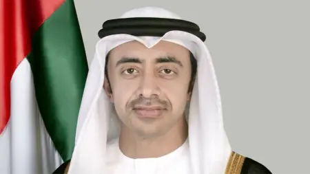 عبدالله بن زايد يتلقى اتصالا هاتفيا من وزير خارجية إيران