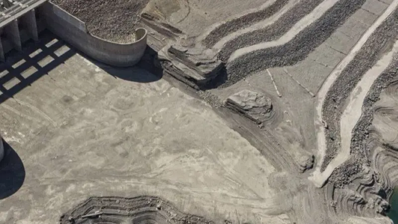 أزمة كهرباء في إيران بسبب جفاف سدود المياه