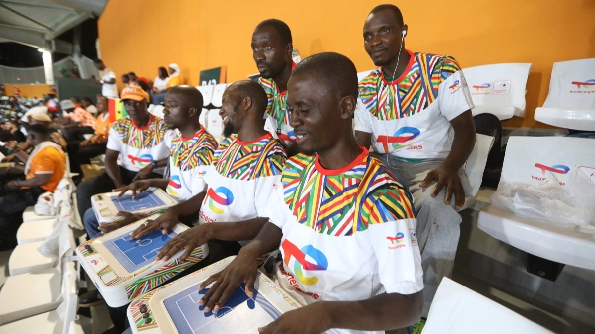 أمم إفريقيا - تقنية ثورية تمكن المكفوفين من متابعة المباريات باللمس 