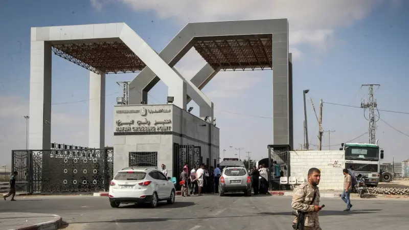 تقرير: الضغوط الدولية تدفع إسرائيل لفتح معبر رفح رغم الاعتراضات الداخلية