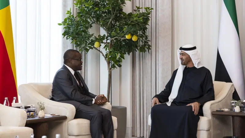 محمد بن زايد ورئيس بنين يشهدان إعلان اتفاقية الشراكة الاقتصادية الشاملة بين البلدين