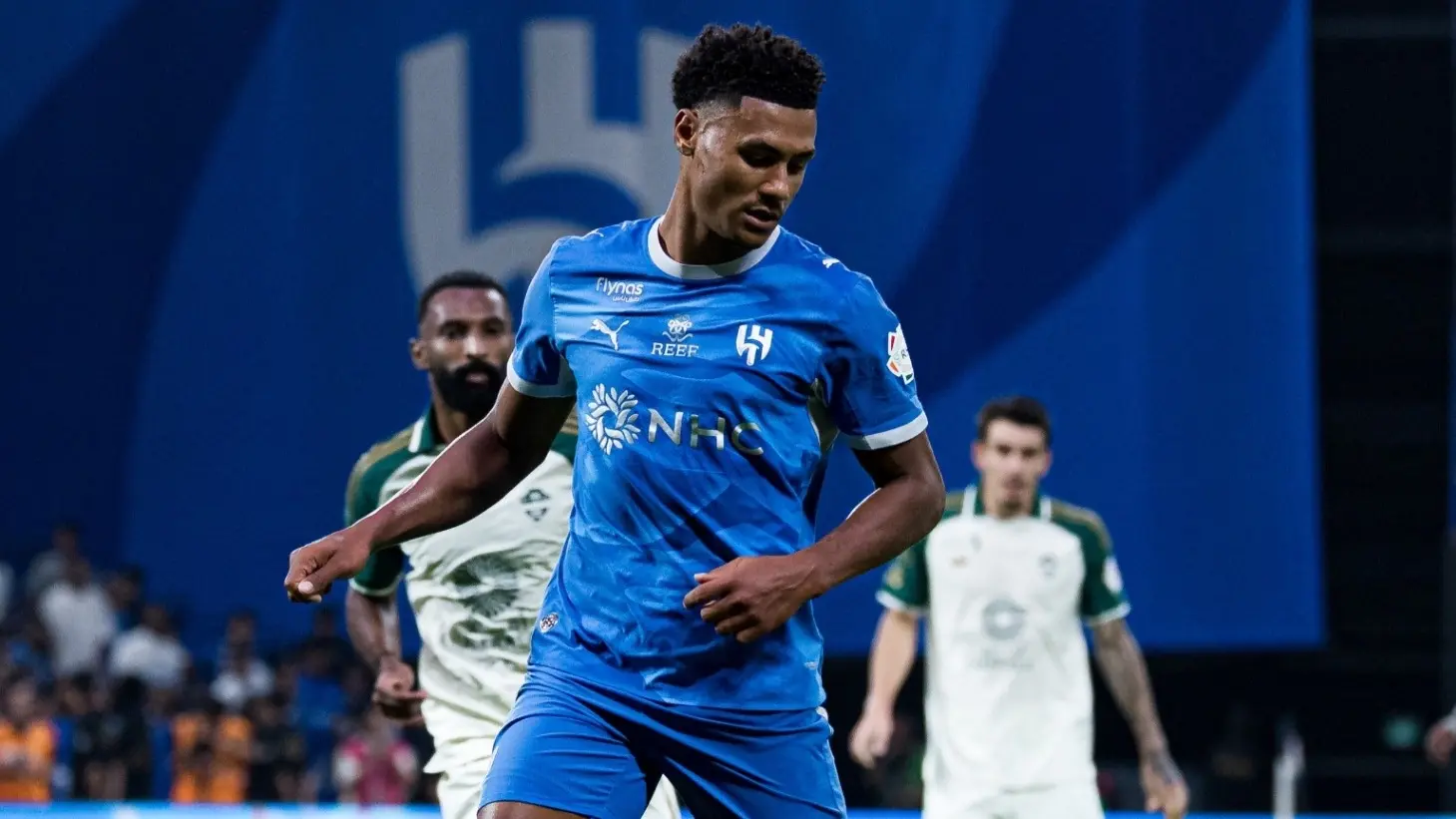 الهلال يفتك صدارة دوري روشن (إكس) الهلال يفتك صدارة دوري روشن (إكس)