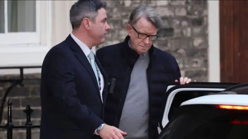 اعتقال سفير بريطانيا السابق لدى واشنطن بتهمة سوء السلوك