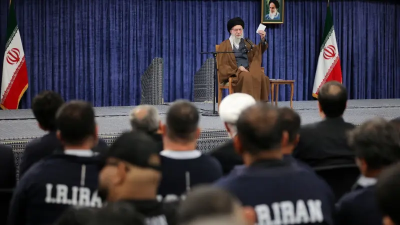 انقسامات وخوف من الحرب.. النظام الإيراني يواجه أزمة وجود