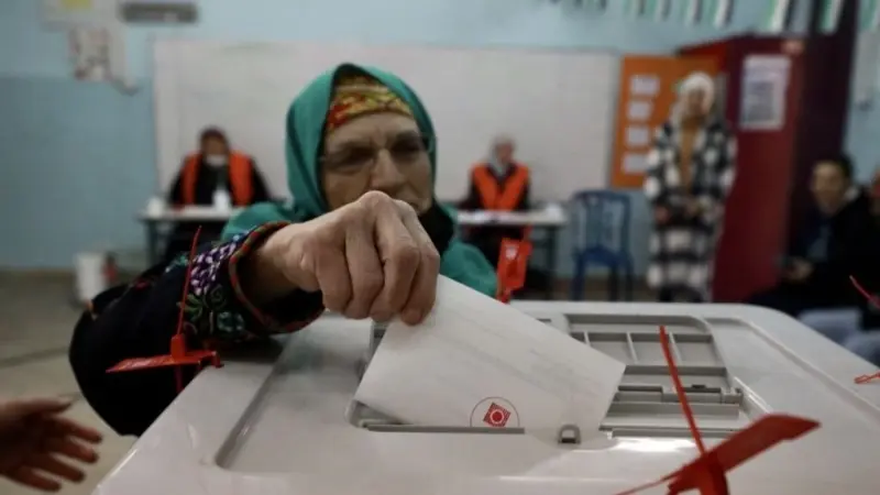 الفلسطينيون ينتخبون مجالسهم البلدية لأول مرة منذ حرب غزة