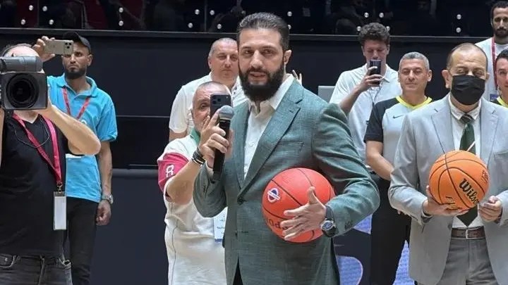 فيديو - أحمد الشرع يفتتح صالة الفيحاء بمواجهة ودية بين سوريا ولبنان