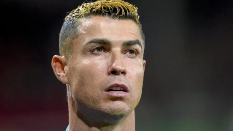 لافتات لدعم كريستيانو رونالدو ضد جورجي جيسوس تملأ شوارع لشبونة
