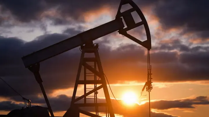 النفط يقفز بعد الهجمات الإسرائيلية على إيران